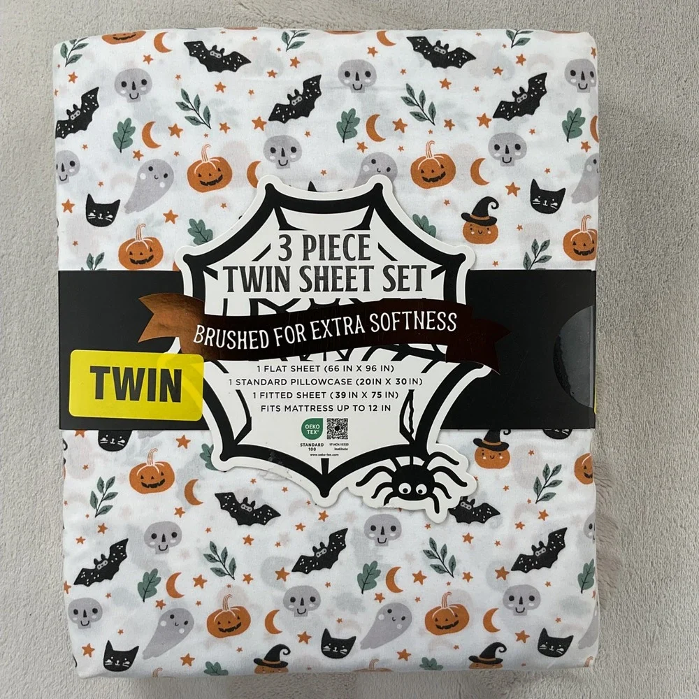 EnVogue Twin Sheet Set 3pc Halloween Pumpkins Ghosts Bats Skulls White Orange